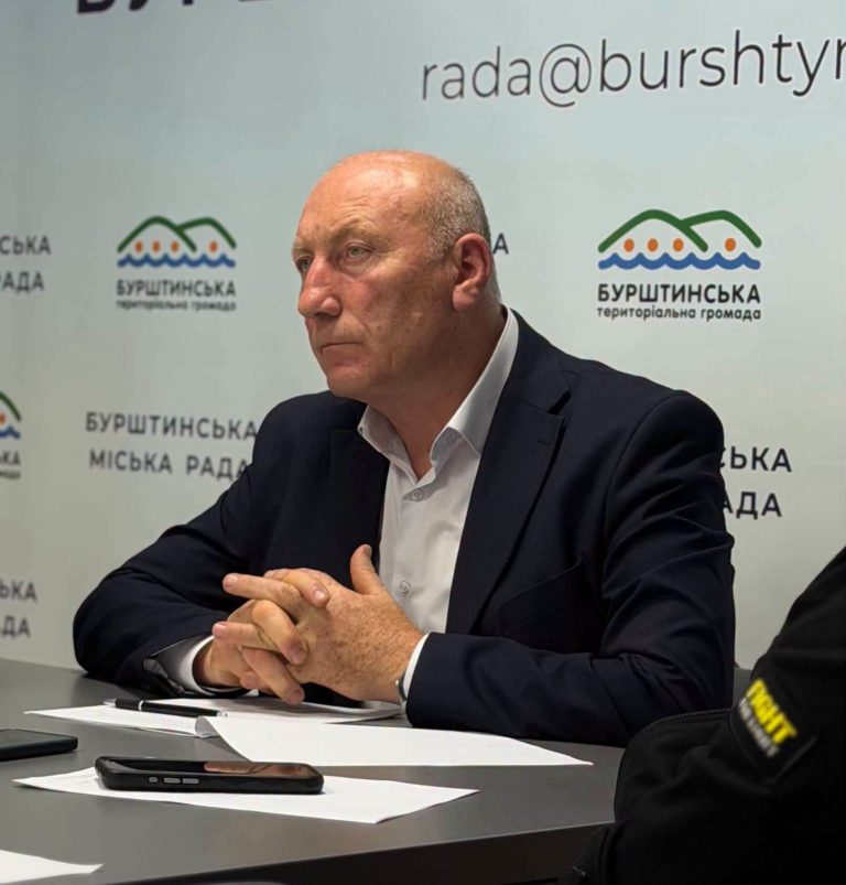 "Показники однієї холодної ночі чи одного дня ще не визначають початок подачі тепла", - мер Бурштина