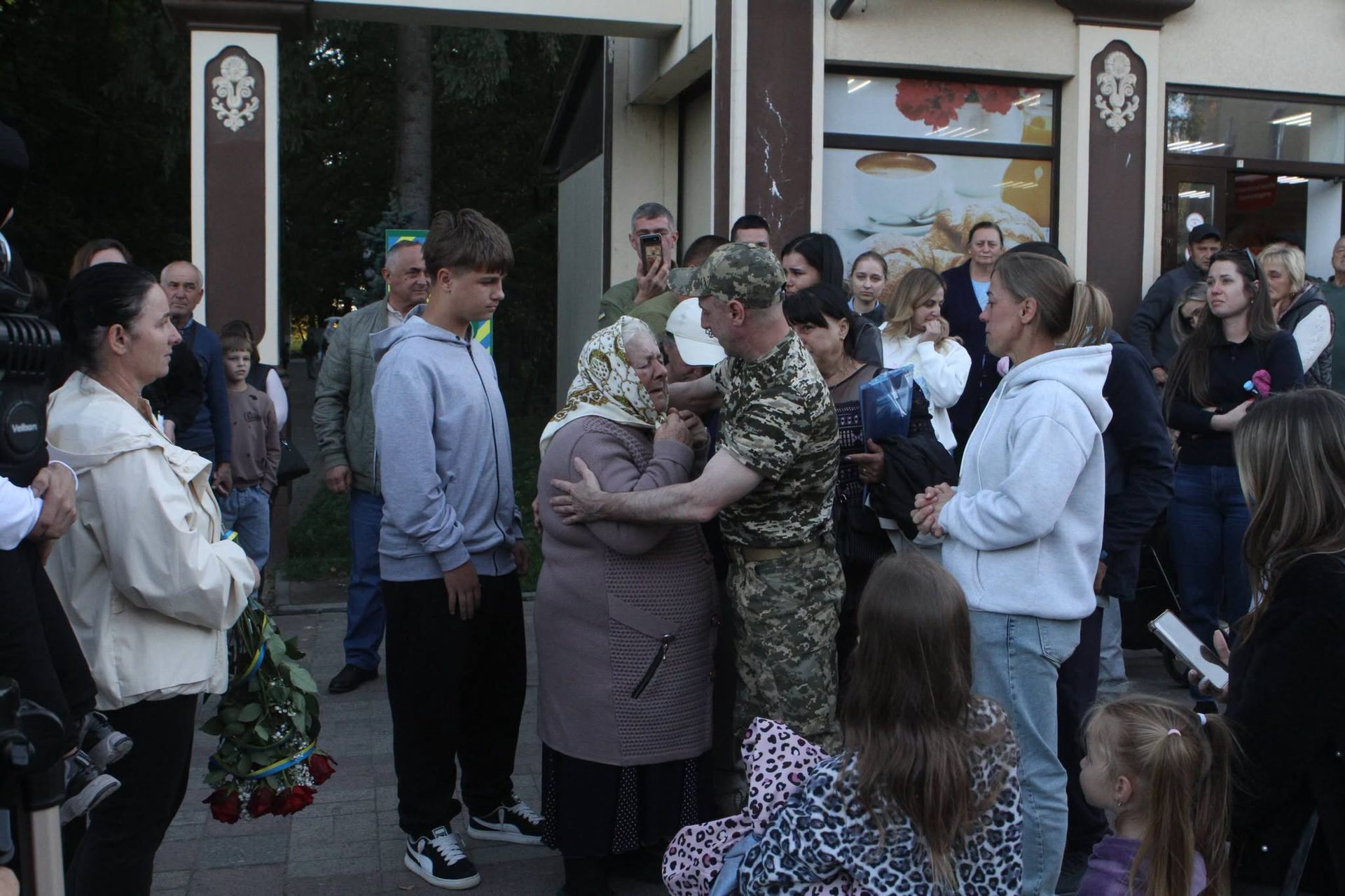 Звільнений з полону прикарпатець Ігор Стельмащук зняв свою фотографію з Алеї зниклих безвісти 2 831342109 1066334222897040 2243583697346744584 n scaled 1