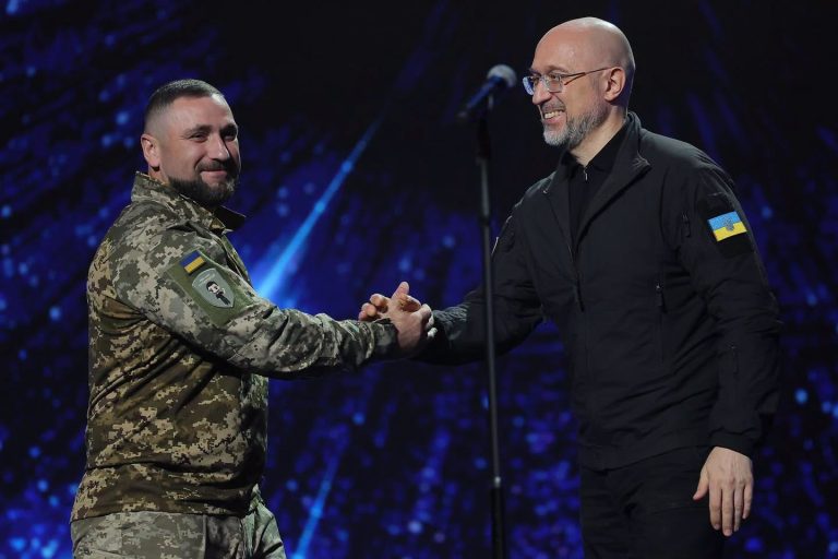 В Україні вперше визначили переможця номінації «Вчитель-захисник» (ФОТО) 6 В Україні вперше визначили переможця номінації «Вчитель-захисник» (ФОТО)