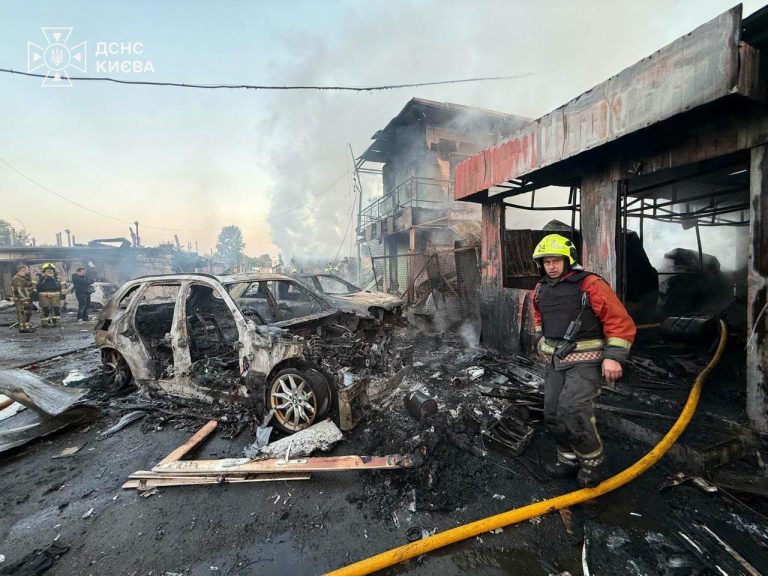 У Києві внаслідок російської атаки загинули двоє людей (ФОТО) 4 У Києві внаслідок російської атаки загинули двоє людей (ФОТО)