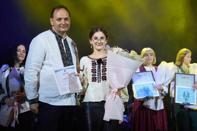 Дві учениці з Прикарпаття отримуватимуть державні стипендії імені Тараса Шевченка 4 Дві учениці з Прикарпаття отримуватимуть державні стипендії імені Тараса Шевченка