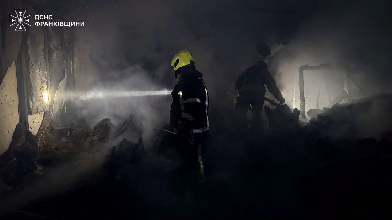 Ворожий удар по Івано-Франківську: рятувальники показали фото та відео наслідків 4 841833046 1641084131026609 2422154292345722538 n 1