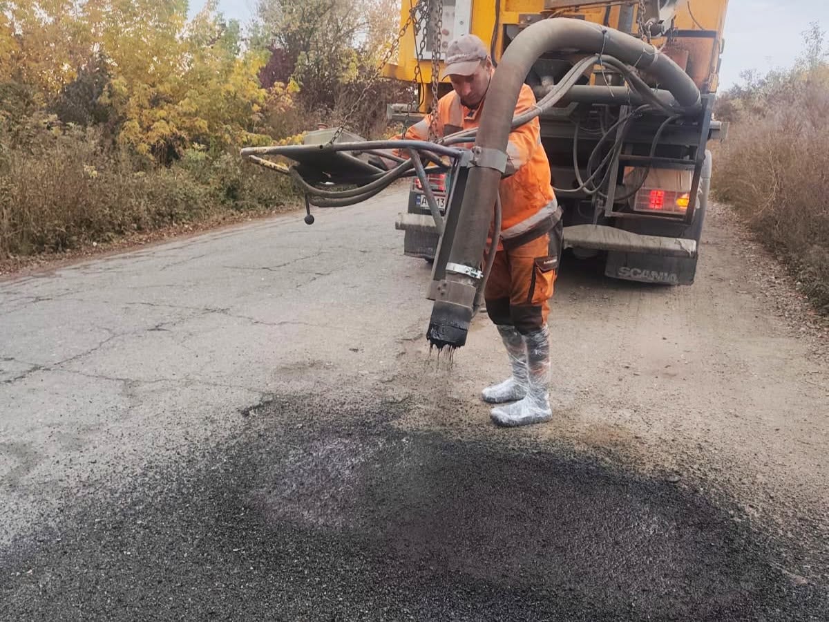 На Прикарпатті ліквідовують ямковість на п’яти дорогах державного значення 2 842995215 1402373825389237 6353820631883064523 n