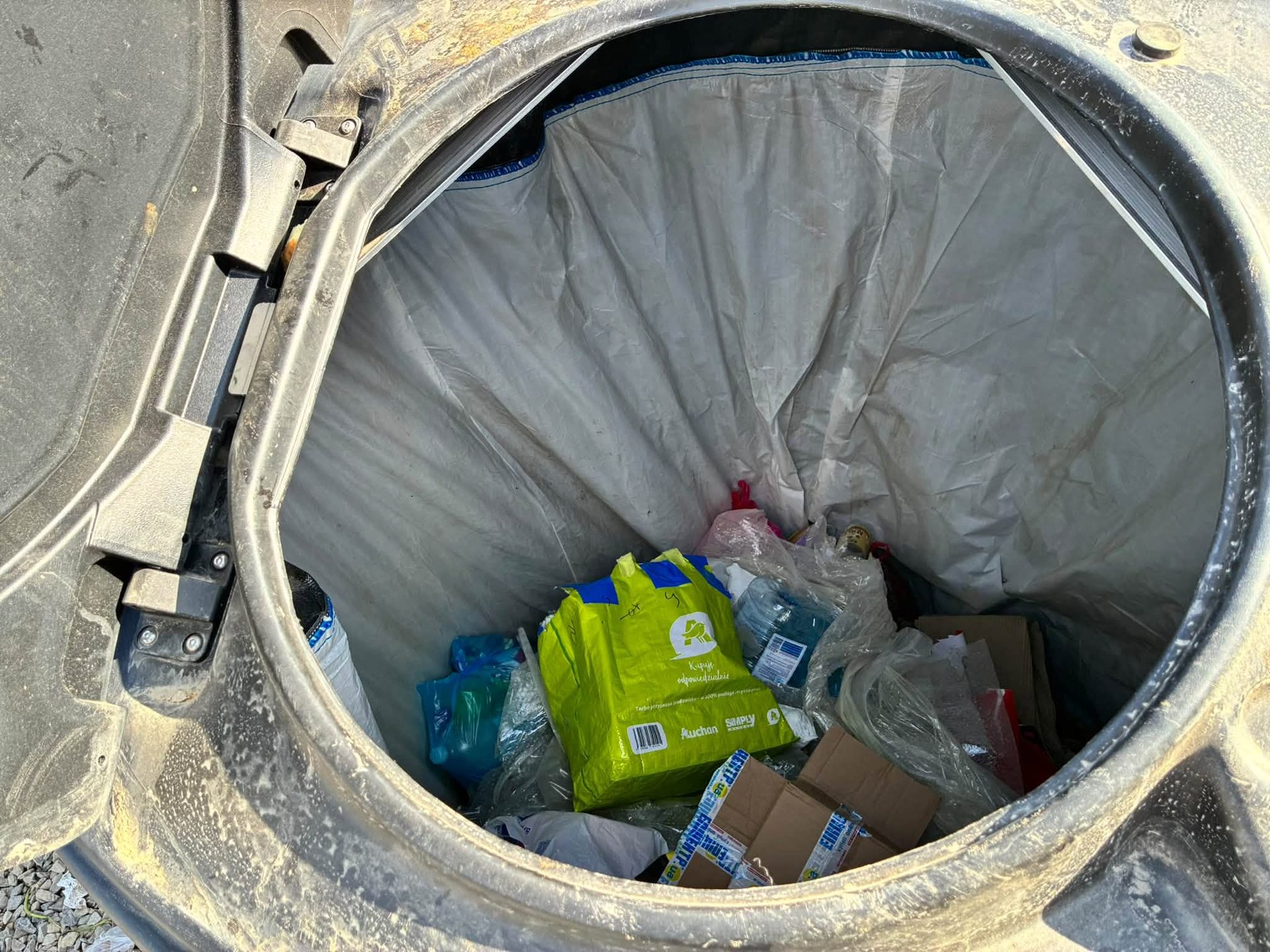 В Івано-Франківську облаштували ще один напівпідземний майданчик для сміття (ФОТО) 2 847458706 1722584823202239 2234007946199116207 n scaled 1