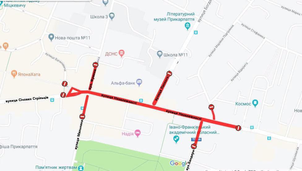 У центрі Івано-Франківська перекрили рух транспорту: яка причина 2 853081194 2671974033297972 8404391537952355375 n