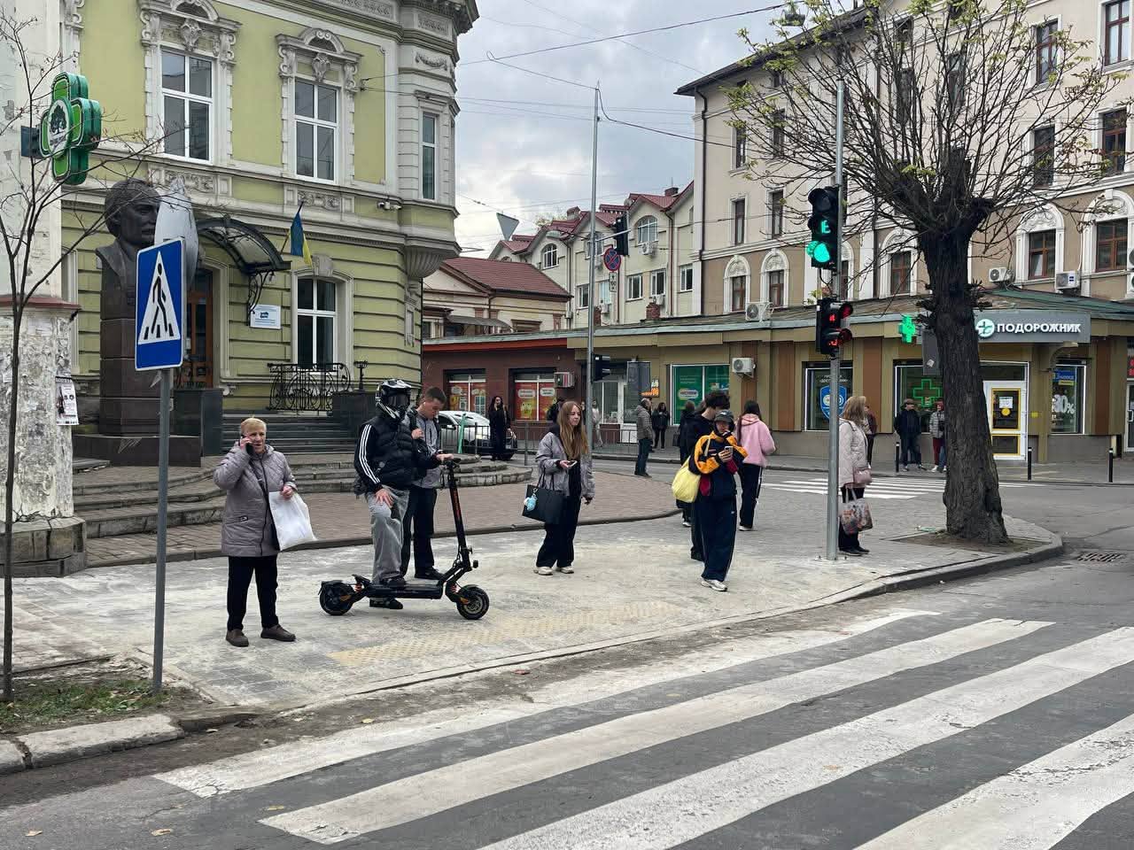 У Франківську облаштують пониження тротуарів на новому пішохідному переході (ФОТО) 2 853482879 1725037952956926 8397452442782028905 n