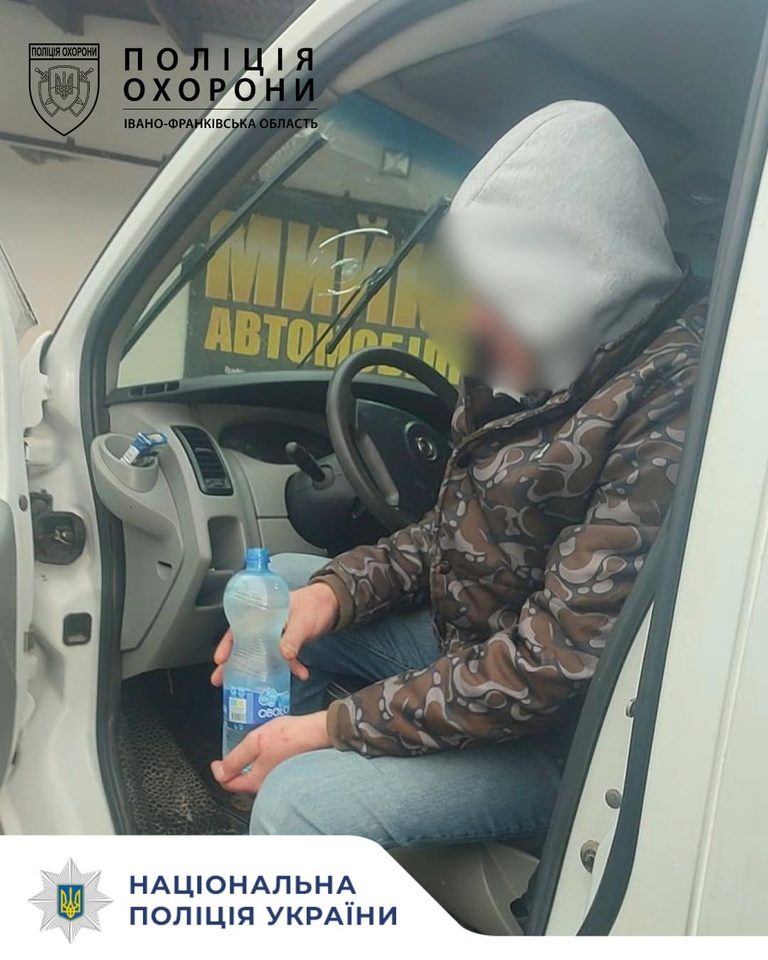 На Надвірнянщині поліцейські охорони допомогли водієві вантажівки, якому стало зле (ФОТО) 3 853877811 1608387321333312 1851385159875905115 n
