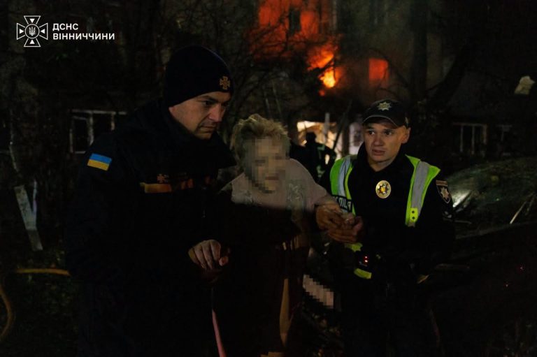 У Вінниці росіяни завдали удару по п'ятиповерхівці (ФОТО)