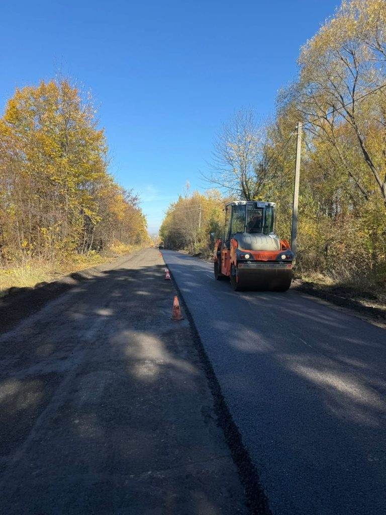У Войнилові дорожники розпочали середній ремонт автомобільної дороги Р-84 Бібрка – Калуш – Бурштин (ФОТО) 9 865687892 1417333777226575 1123225200941503886 n