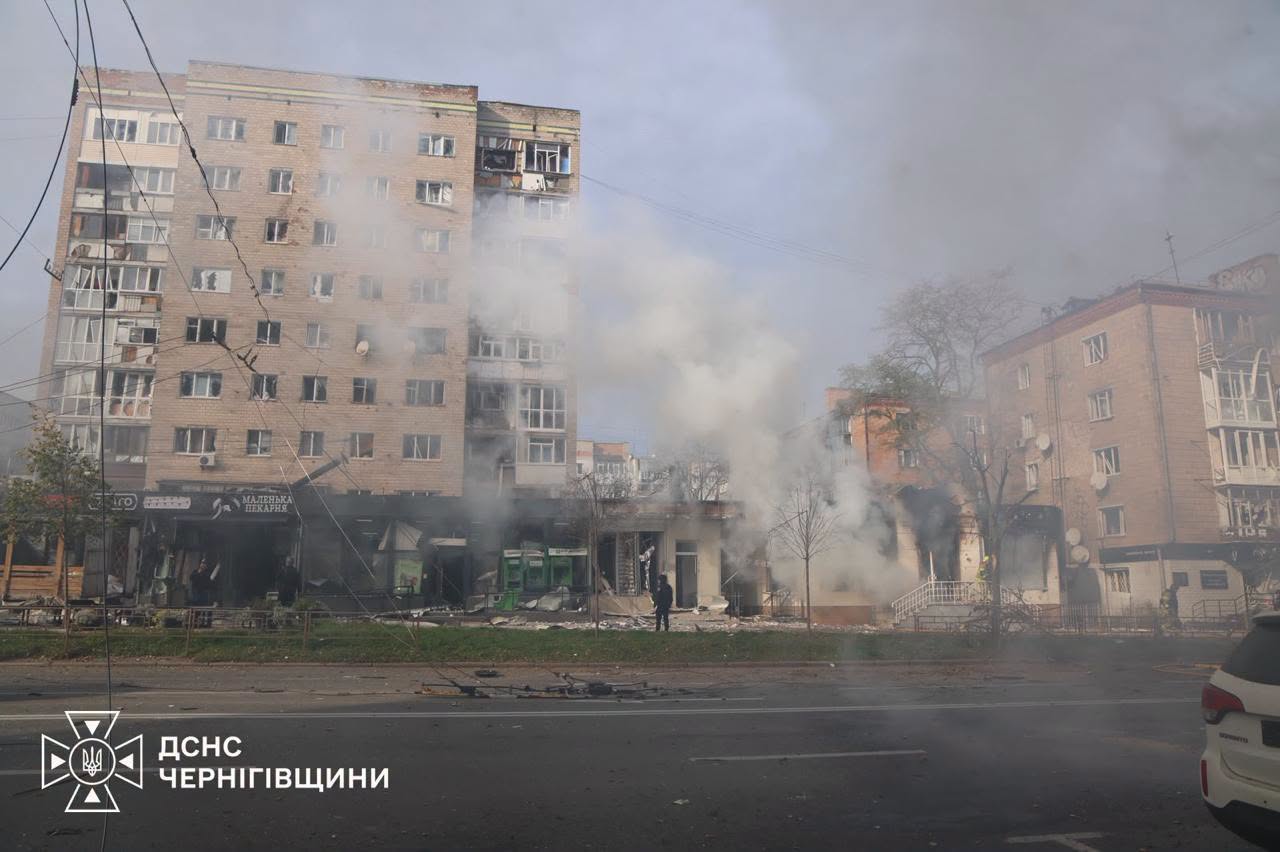Росіяни вдарили по центру Чернігова: загинули дві 15-річні дівчини (ФОТО) 4 865753534 1103952279209860 7767169431894204260 n
