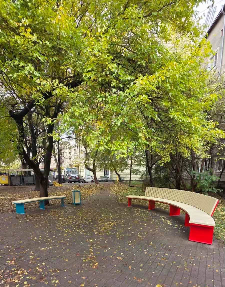 В Івано-Франківську облаштували нове місце для відпочинку за грантові кошти (ФОТО) 3 868260722 1738714174922637 3291849742516798774 n