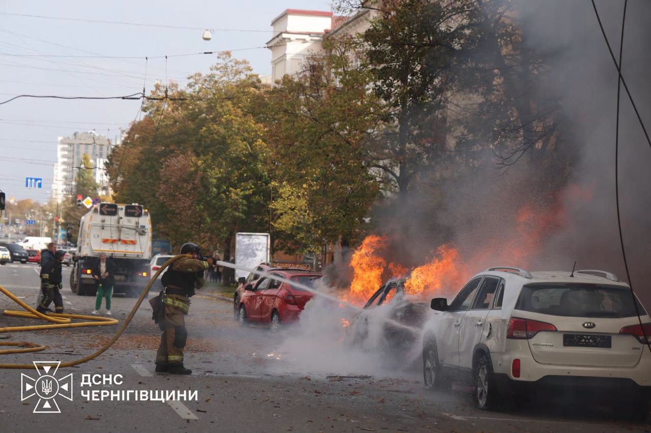 Росіяни вдарили по центру Чернігова: загинули дві 15-річні дівчини (ФОТО) 3 869130306 2224890511574832 1874782362795755873 n