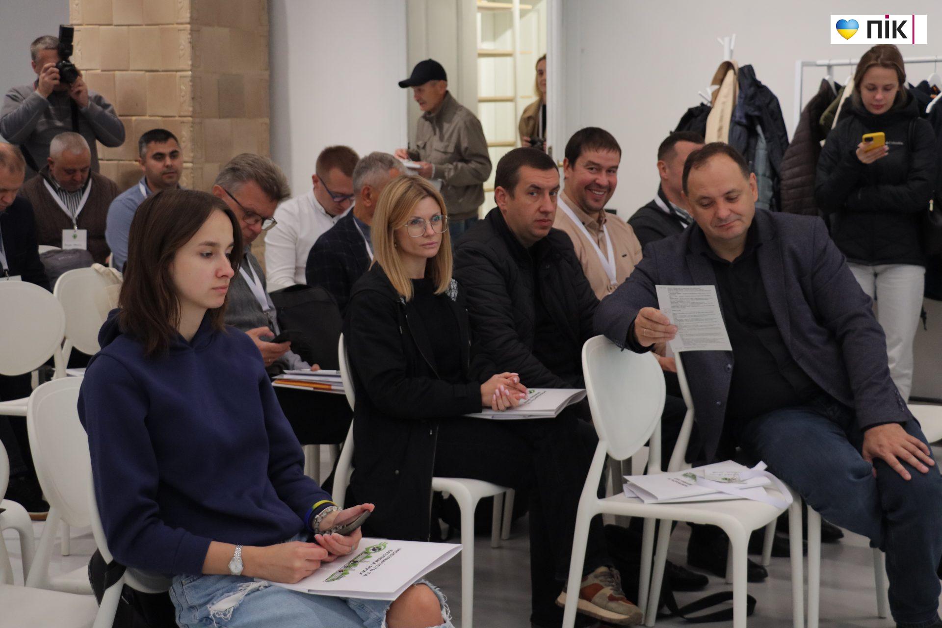 Від заторів до безпечних вулиць: у Франківську відбувся форум «Мобільність та безпека руху» (ФОТОРЕПОРТАЖ) 37 IMG 2284 scaled