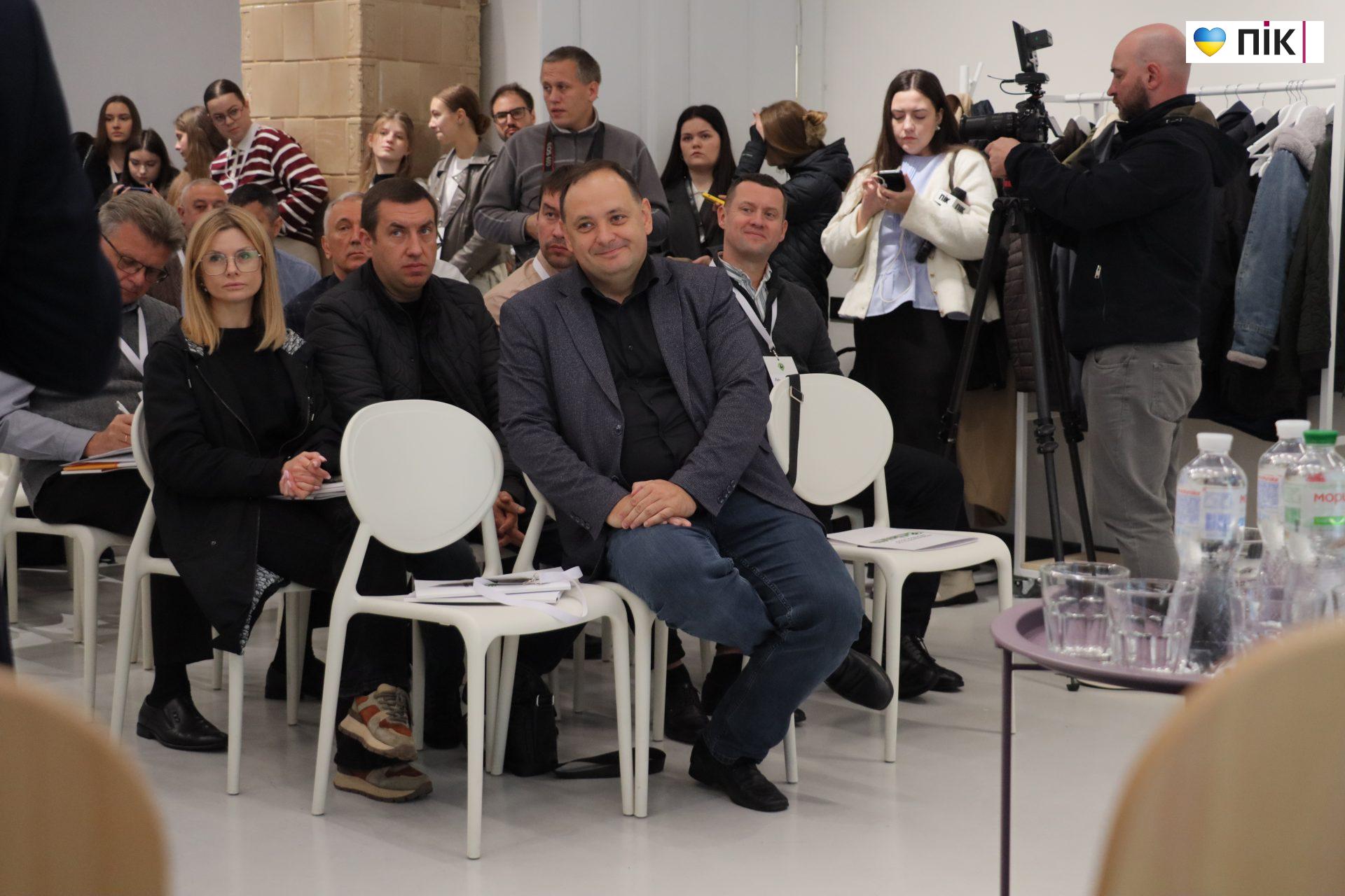 Від заторів до безпечних вулиць: у Франківську відбувся форум «Мобільність та безпека руху» (ФОТОРЕПОРТАЖ) 27 IMG 2389 scaled