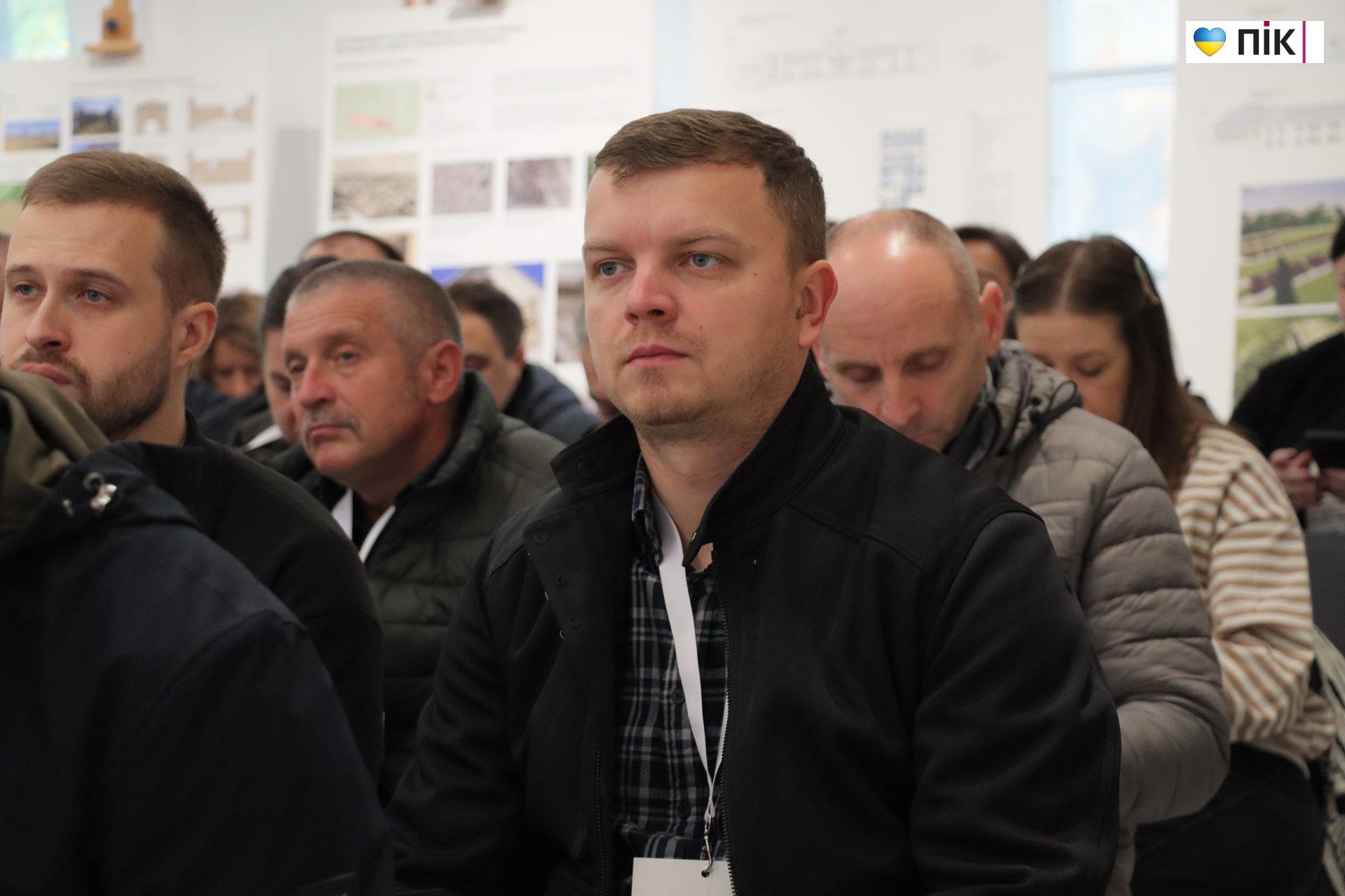 Від заторів до безпечних вулиць: у Франківську відбувся форум «Мобільність та безпека руху» (ФОТОРЕПОРТАЖ) 20 IMG 2573 scaled