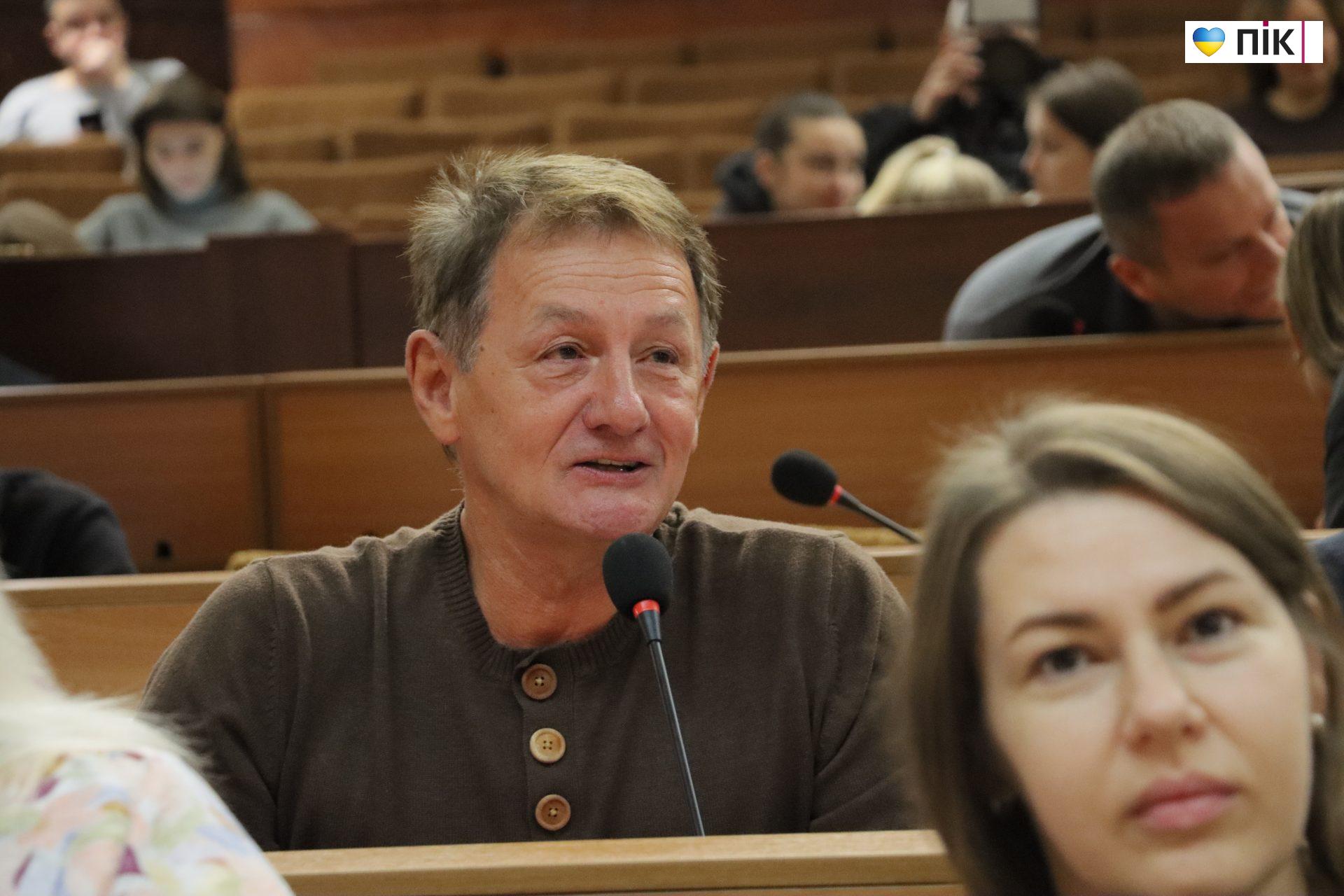 Позачергова сесія Франківської міськради: депутати погодили договір на постачання газу (ФОТО) 3 IMG 3234 scaled