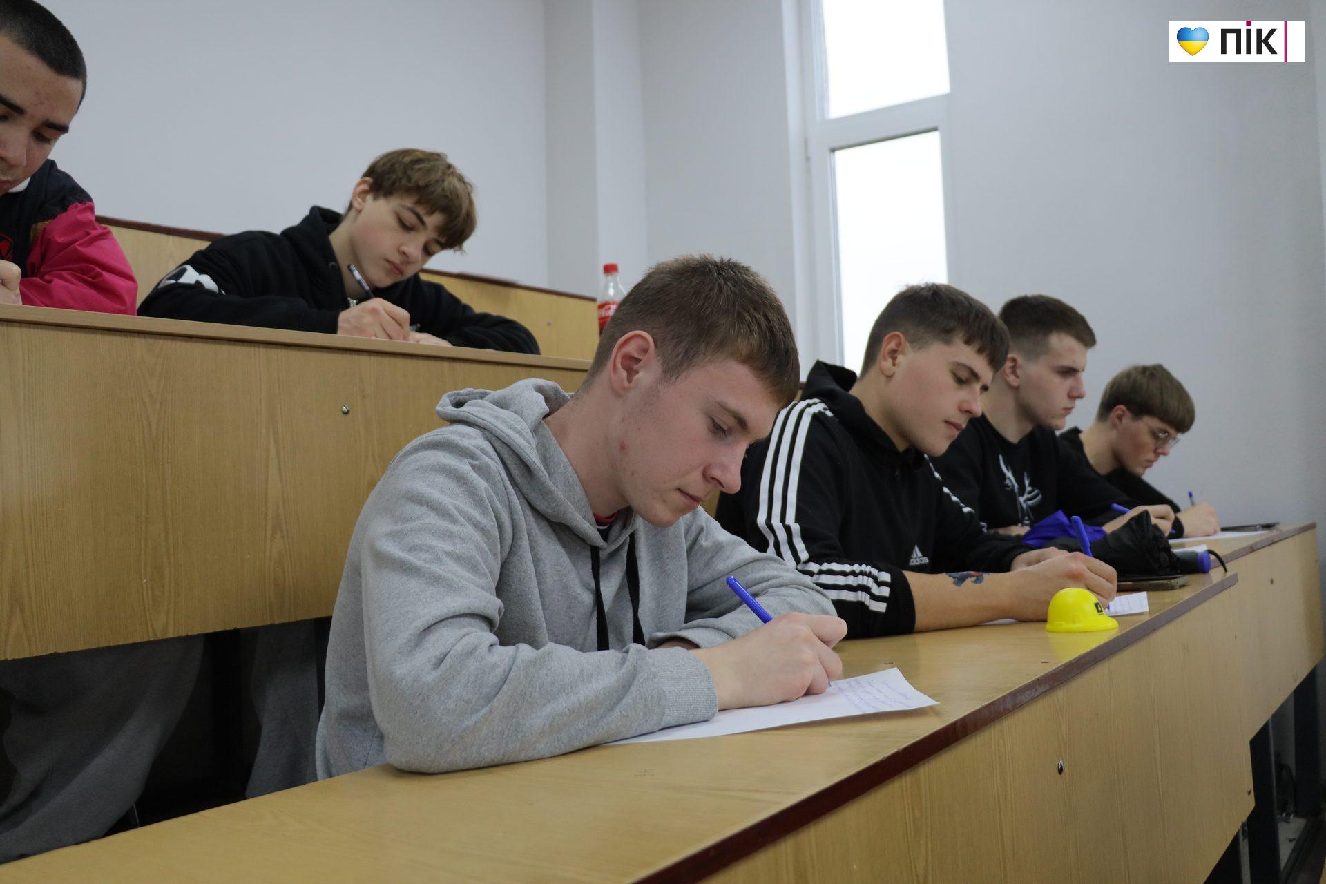 Студенти ІФНТУНГ долучилися до Радіодиктанту-2026 (ФОТО) 11 IMG 4412 scaled 1