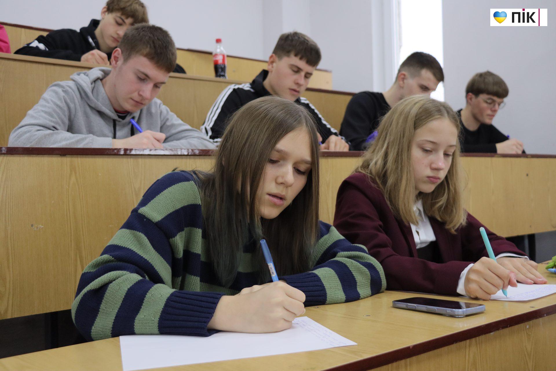 Студенти ІФНТУНГ долучилися до Радіодиктанту-2026 (ФОТО) 13 IMG 4415 scaled 1