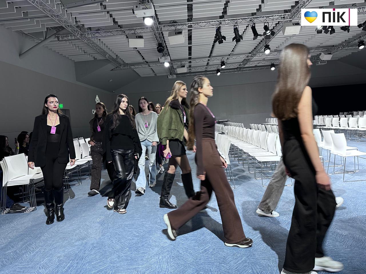 Нотатки з Lviv Fashion Week: мода в умовах війни – культурна дипломатія (ФОТО) 31 Lviv Fashion Week 9