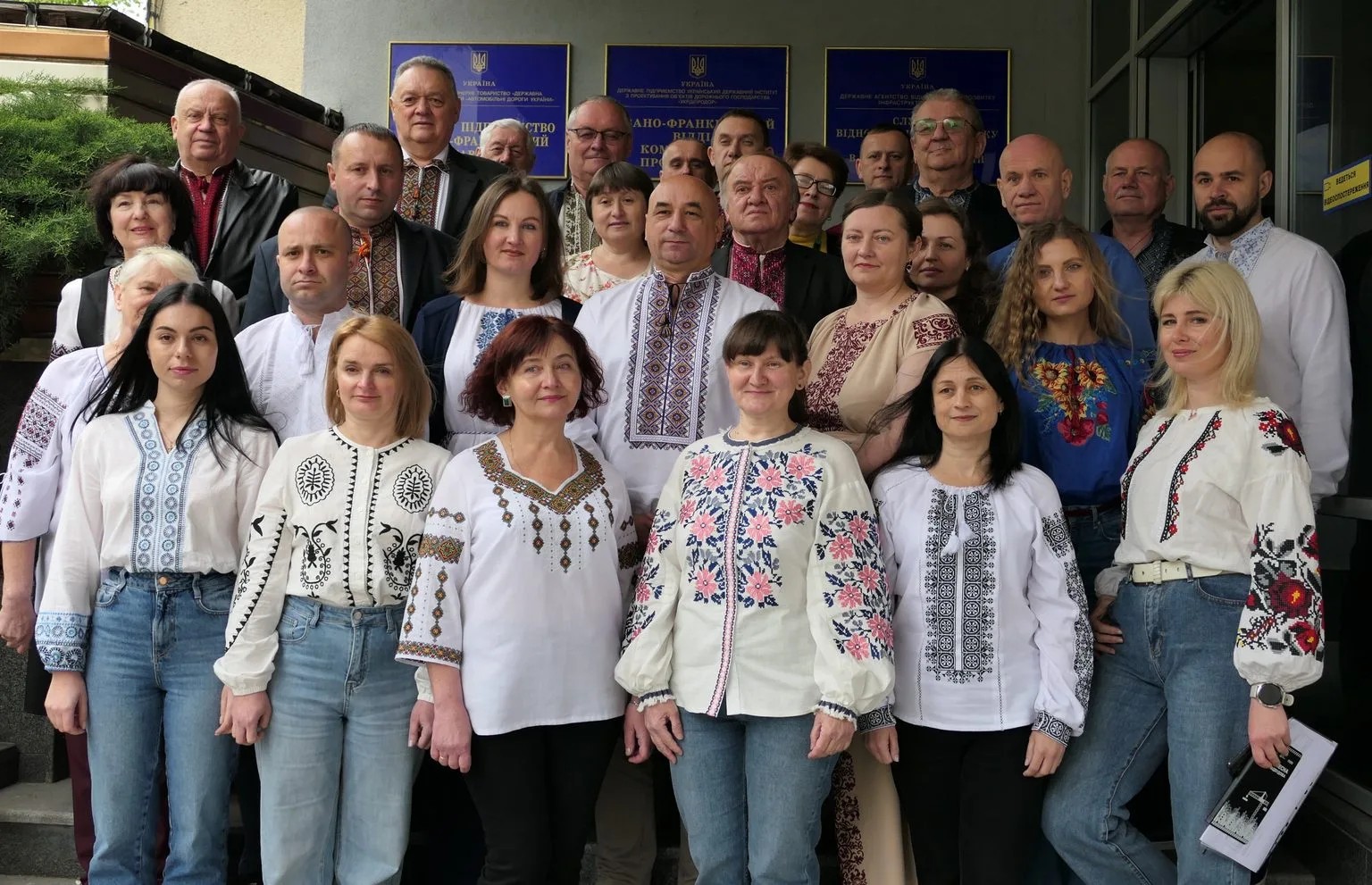 Про мости, відновлені автошляхи та людей, які щодня будують майбутнє: підсумки сезону від Любомира Семаніва (ФОТО) 33 Sluzhba vidnovlennya 1
