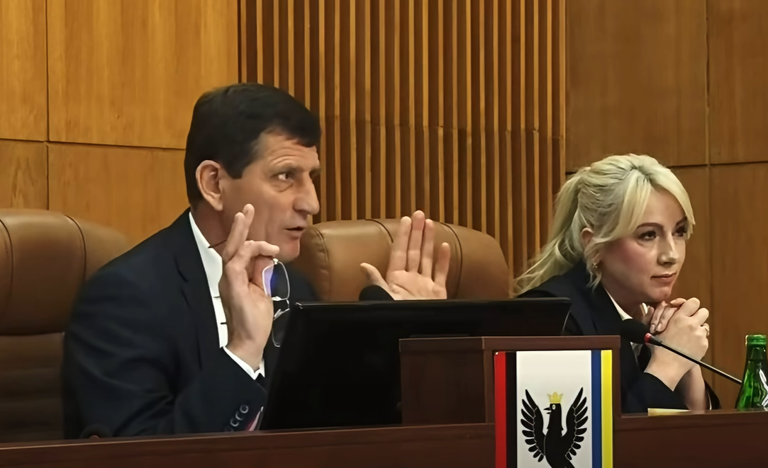 Обрання директора, ветерани і конфлікт з облрадою: чому історія Коломийського медколеджу досі відкрита (ФОТО, ВІДЕО) 5 Znimok ekrana 2026 10 01 115516
