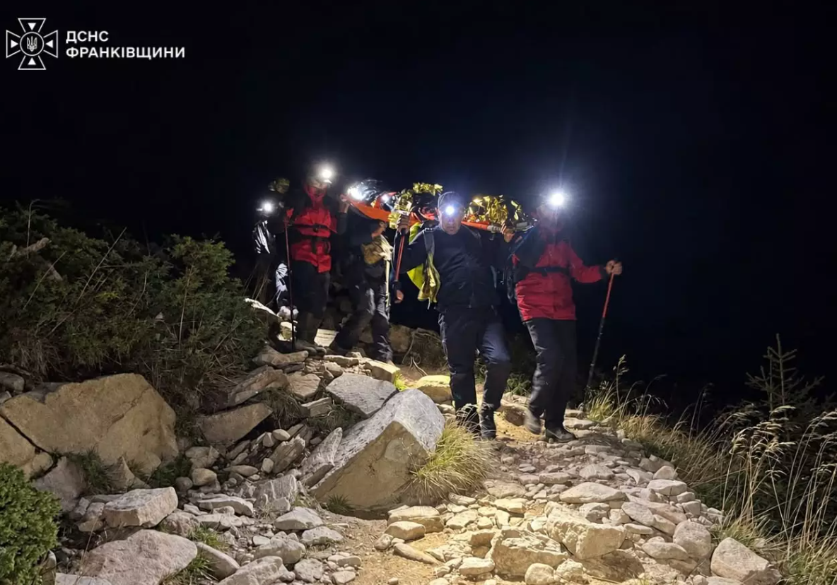 Рятувальники транспортували з Говерли травмовану туристку (ФОТО) 2 Znimok ekrana 2026 10 03 114249