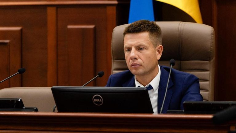 "Ідеологічні розбіжності": чому Гончаренка виключили з фракції «ЄС» 4 ab684e5355bf222f94416a491f56a09b
