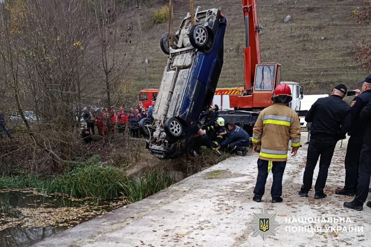 На Хмельниччині автомобіль із трьома дітьми знайшли в річці: усі загинули (ФОТО) 2 image 119