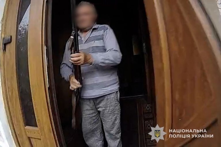 На Тернопільщині чоловік вимагав приїзду поліцейських, щоб влаштувати на них полювання 12 img dff404036fd466a959e1918ba387f595