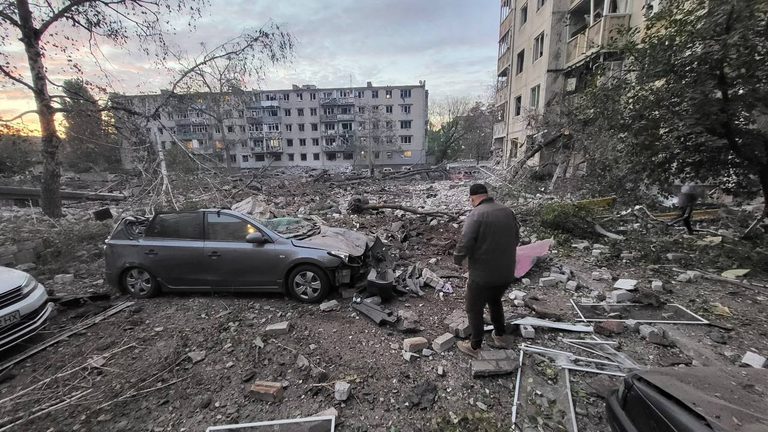 Масований ворожий удар: ракети та дрони атакували Кременчук (ФОТО) 2 photo 2026 10 07 07 18 41