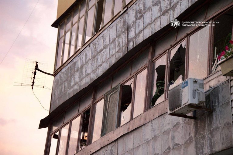Ворог понад 10 разів атакував Дніпропетровську область: пошкоджені багатоповерхівки (ФОТО) 8 photo 2026 10 13 07 23 50